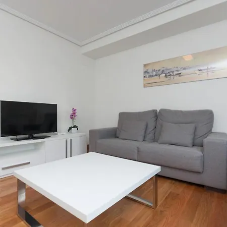 Ulia C - Local Rentss Apartment *